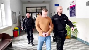 Lodný kapitán, ktorý mal zavraždiť priateľku, necíti vinu. Proces sa vracia na začiatok