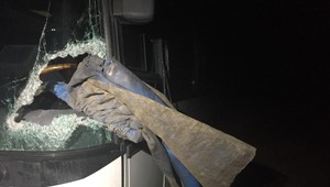 Tyč prepichla vodičovi hruď, bol po celú dobu pri vedomí