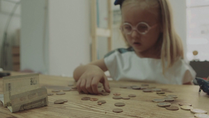 Štát spustil novú pomoc pre jednorodičov. Majú nárok na finančnú podporu