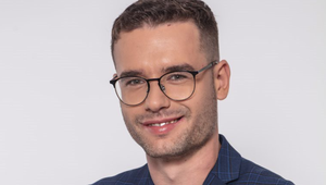 Zoznámte sa s moderátorom relácie Riskuj: Aha, odkiaľ môžete poznať tohto fešáka!