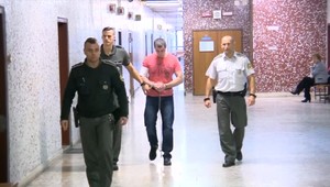 Expolicajt (28), ktorý zavraždil snúbenicu deň pred svadbou, stál pred súdom