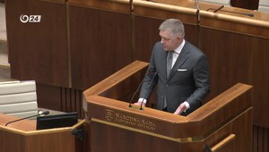 Fico obhajuje príjmy svojho syna. Števulová: „Kedy konečne odídete z postu premiéra?“