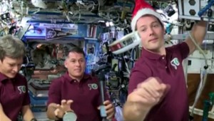 Na ISS pristáli traja noví členovia posádky: Rus, Američan a Japonec