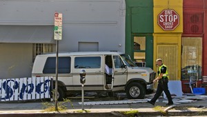 V Los Angeles narazila dodávka do skupiny ľudí na chodníku