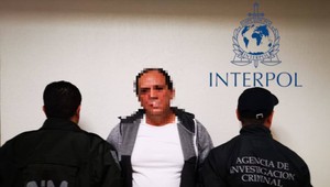 Nechal sa vyhlásiť za mŕtveho kvôli zatykaču. Polícia ho v spolupráci s Interpolom našla až v Mexiku