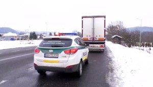 Spôsobil nehodu a ušiel. Policajtom sa ho podarilo vypátrať