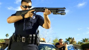 Mladá žena vošla do obchodu a - strieľala. Dvaja zranení