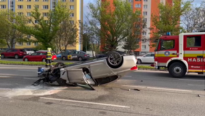VIDEO: Šialená jazda v Petržalke skončila desiatkou poškodených áut