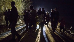 Utečenci uviazli na hraniciach, viacerí začali držať protestnú hladovku