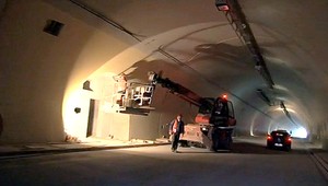 Kontrola výstavby diaľníc. Počiatkovi sa nepáči farba zábradlia