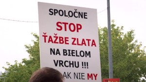 Spor o ťažbu zlata má svoju dohru. Na pojednávaní sa zišli desiatky protestujúcich