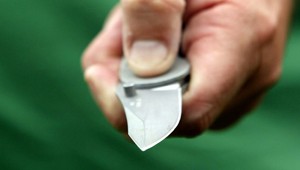 Hádku ukončil nôž, kamarát zaútočil na kamaráta