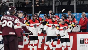 Rakúsko sa po 31 rokoch prebojovalo do štvrťfinále. Vyhrali nad Lotyšskom 6:1