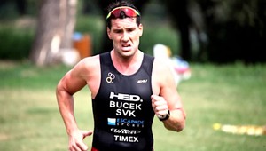 Triatlonista je hrdinom. Vzdal sa úspechu, aby zachránil život