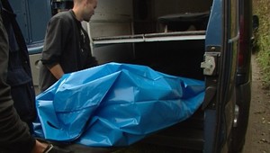 Doma našiel zavraždenú sestru (†11), vrah uniká!