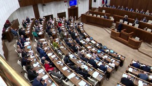 Vládou avizovaná pomoc rodinám stále nemá zelenú v celej koalícii. Liberáli chcú návrh vetovať