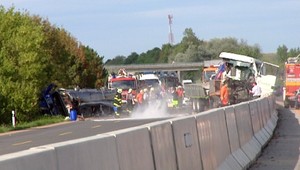 Havária na D1. Nákladné autá zablokovali dopravu