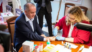 Andrej Kiska chcel darovať krv, no nemohol. Nespočítal si dni od operácie