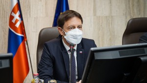 Prieskum Polis pre TV JOJ: Kollárovci rastú, Kotlebovci padajú. Vláde Eduarda Hegera nedôveruje 50 percent opýtaných