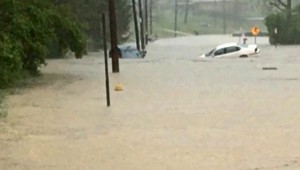 Scéna ako z hororu. Auto s rodičmi a malým dieťaťom zaplavila voda