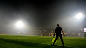 Neváhajte, pozerajte! Vták šiel po rozhodcovi ako pes po údenom