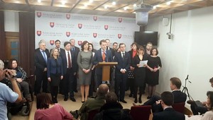 NAŽIVO: Ficove ultimátum vypršalo, odkazuje opozícia