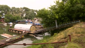 V bratislavskom prístave sa potopila jachta. Hasiči sa s ňou už 4 dni trápia