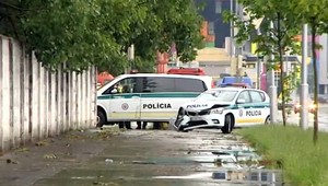 Nehoda policajtov v Bratislave. Narazili do iného auta