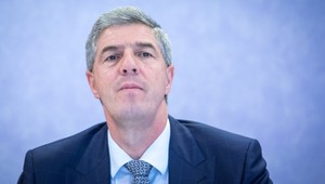 Bugár prerušil schôdzu, zízali na neho iba prázdne stoličky