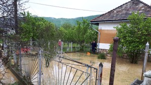 Povodne pri Rožňave. Ľudia majú vytopené pivnice a domy