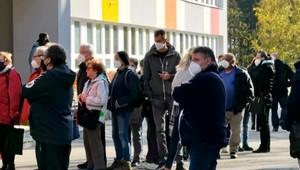 Do práce po novom bude potrebný negatívny test, potvrdenie o očkovaní či prekonaní