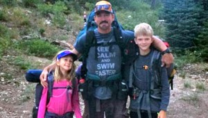 Otec sa vybral s deťmi na túru. Všetkých troch zasiahol blesk