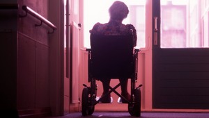 Muž (23) znásilnil ženu na vozíku, ostala tehotná