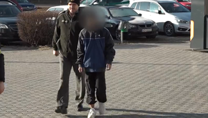 Mladistvý sa vyhrážal zabitím vychovávateľke. Súd ho uznal vinným bez potrestania