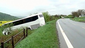 Na východe havaroval autobus plný detí