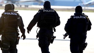 Policajti NAKA zasahovali proti extrémistom na západnom a strednom Slovensku