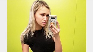 Mala to byť selfie, z ktorej odpadnete: Všimli ste si pozadie fotky?