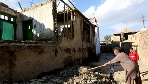 Zemetrasenie v Pakistane a Afganistane si zatiaľ vyžiadalo 215 obetí