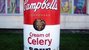 Pri jeho dielach pľuli na zem. Dnes je Warhol svetovou hviezdou a oslávil by 90 rokov