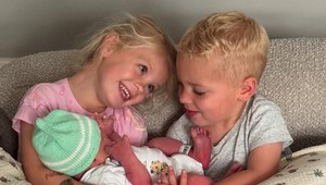 Tenistka Caroline Wozniacka je trojnásobnou mamou. Ukázala rozkošného syna