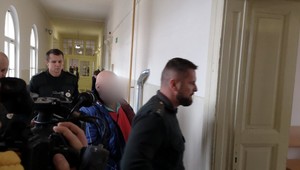 Prípad nehody v Lučenci, pri ktorej zomrel otec so synom: Pred súd sa postavil vodič Porsche