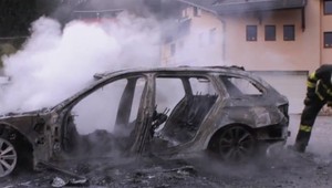 Autá viacerých rodín zachvátil požiar. Škody boli miliónové