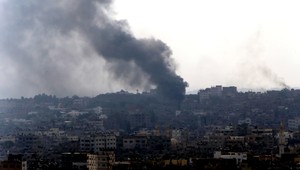 Izraelské tanky ostreľujú Gazu