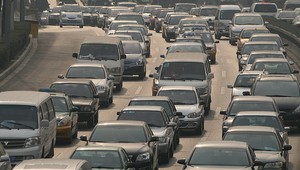 Nechcelo sa mu čakať v zápche, dokreslil na cestu šípku