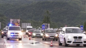 Dve nehody v rovnakom čase. Podpísali sa pod ne mokré cesty a precenené sily