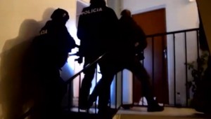 Rukojemnícka dráma v Trebišove. Syn držal násilím v byte vlastnú matku