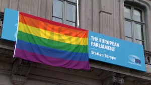 Správa z Európskeho parlamentu: Homosexuálne manželstvá a partnerstvá musí uznávať celá Európska únia