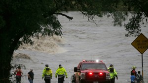 Desiatky ľudí prišli o život pri povodniach v Texase. Dievčatá z tábora našli mŕtve