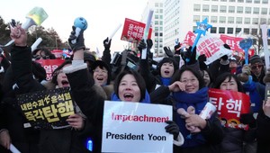 Koniec Junovej vlády? Juhokórejský parlament odvolal prezidenta po kontroverznom rozhodnutí