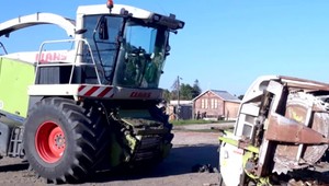 Inšpektorát práce preveroval úmrtie muža, ktorého pritlačil kombajn